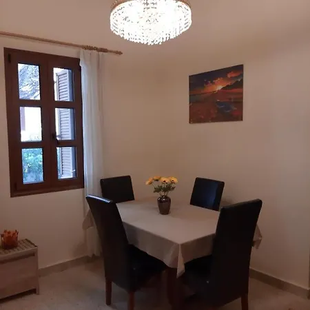 Dimitra House شقة