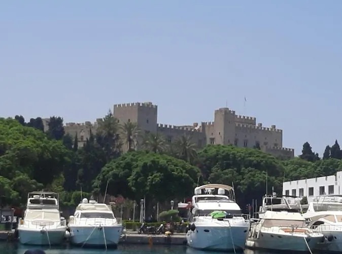 아파트 Dimitra House